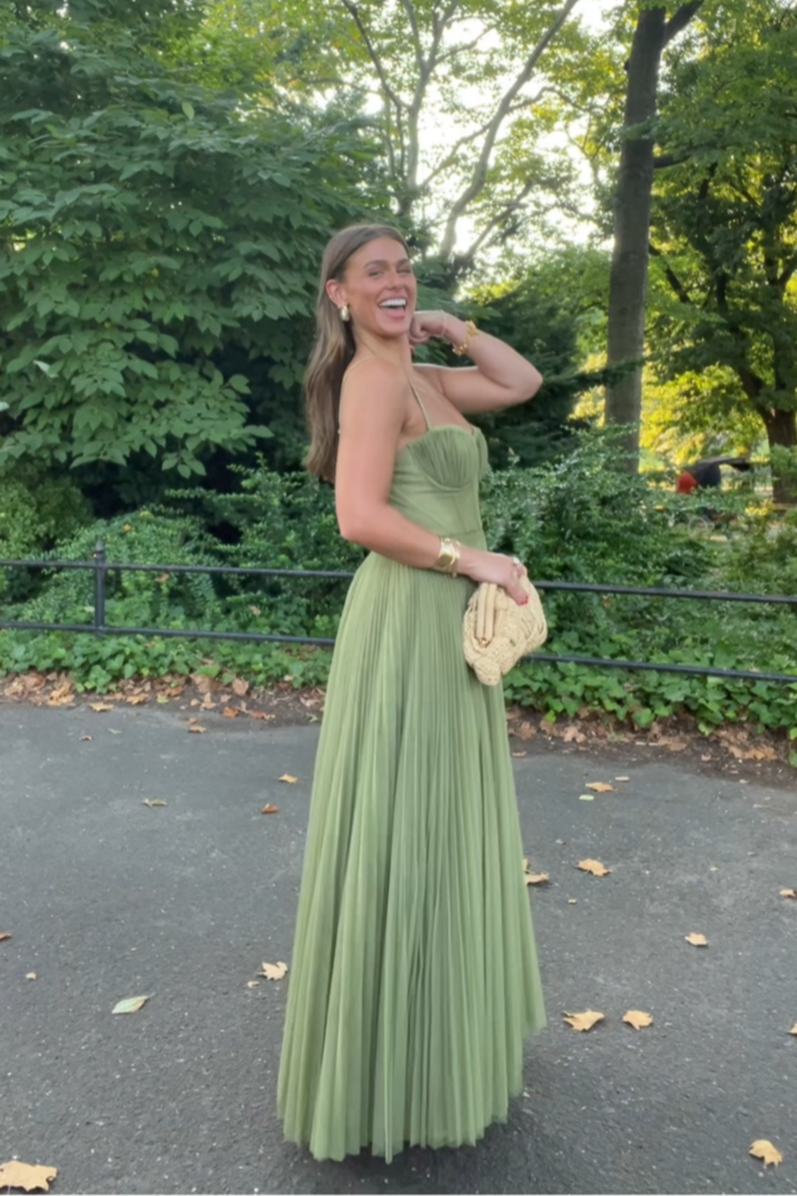 Hanna | Elegant Green Open-Back Dress