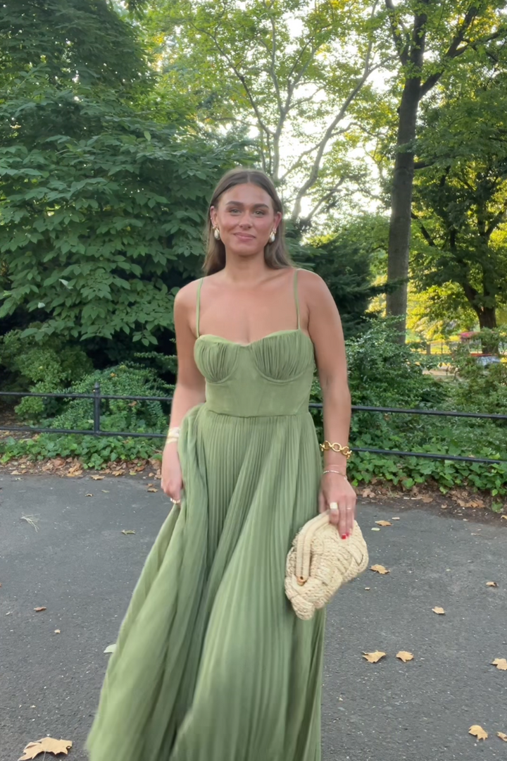 Hanna | Elegant Green Open-Back Dress