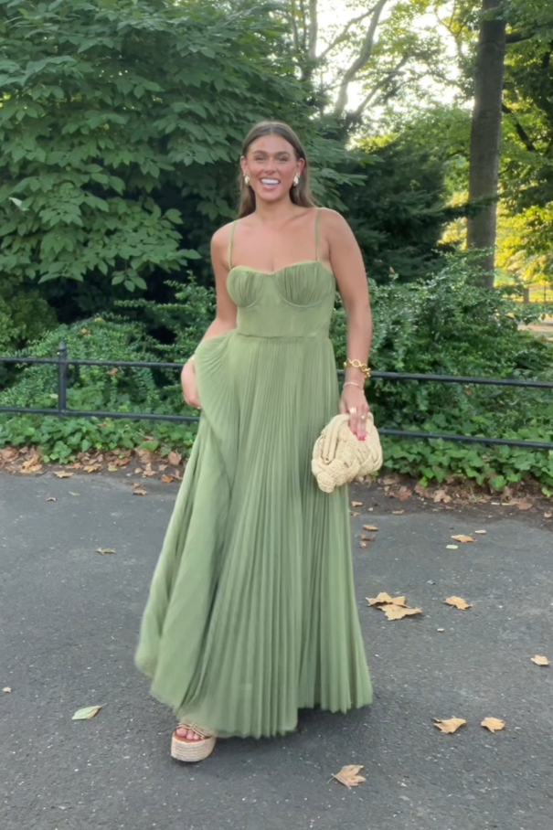 Hanna | Elegant Green Open-Back Dress