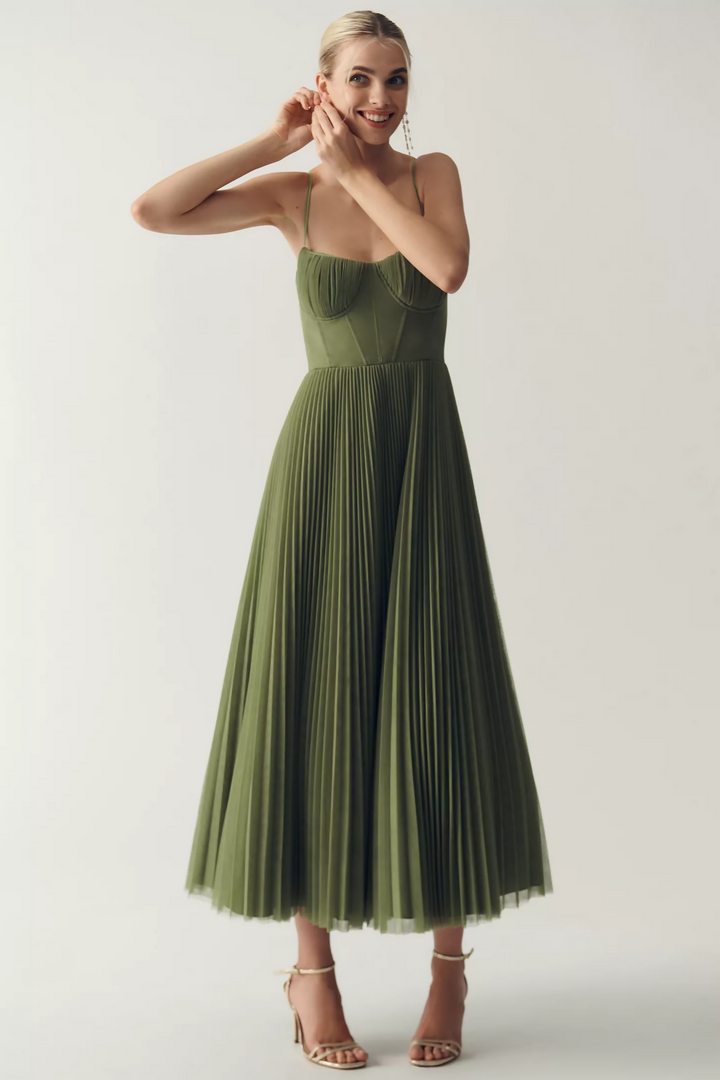 Hanna | Elegant Green Open-Back Dress